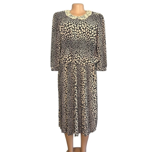 R.E.O Vintage Bow Print Long Sleeve Dress Lace Neckline - Picture 2 of 13